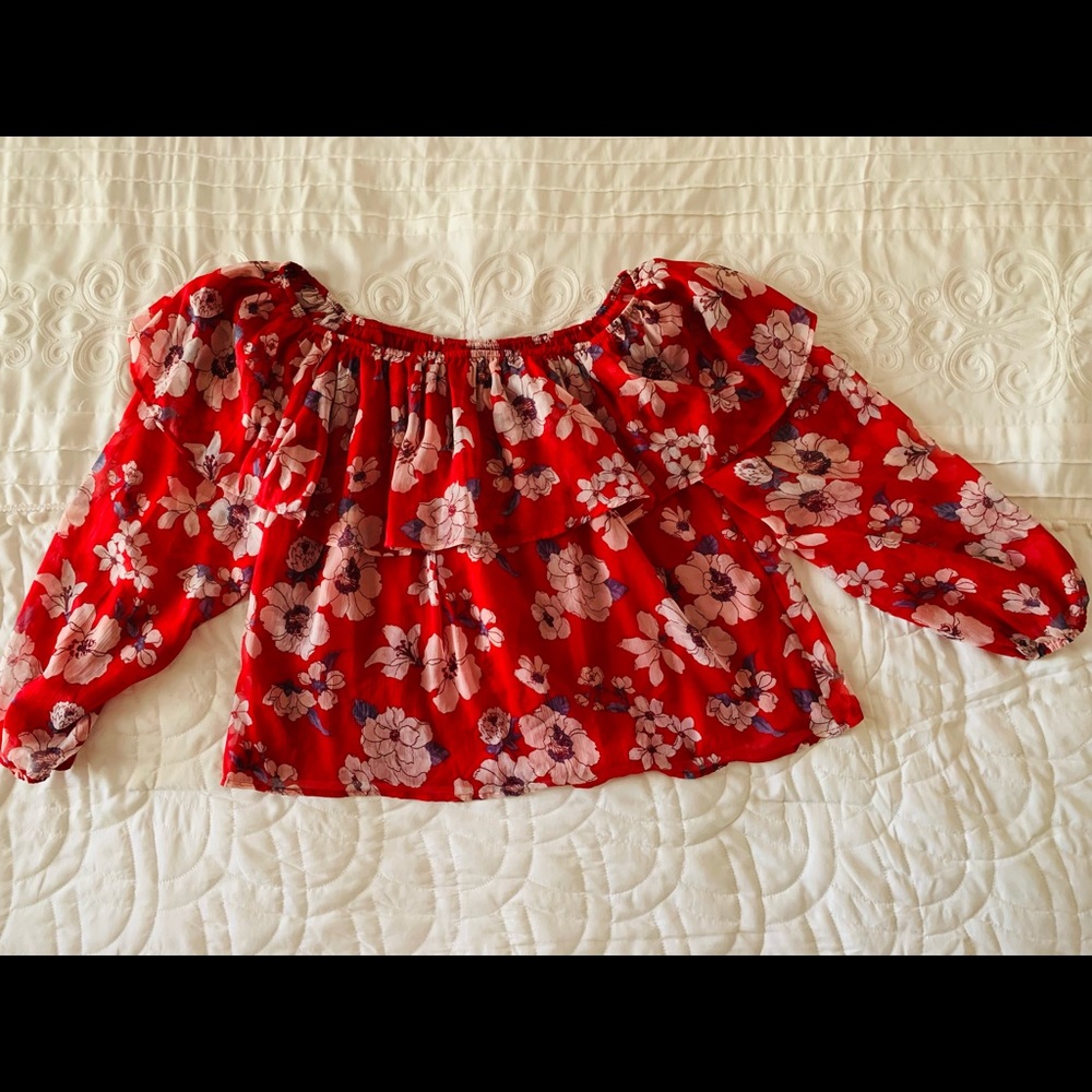 Hollister flowery top